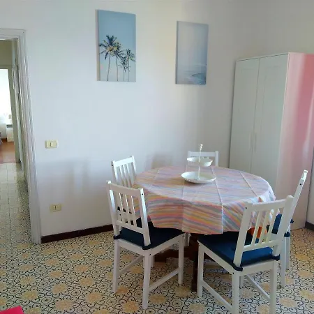 Apartment Ghiaie Sea View