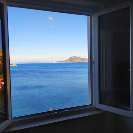 Apartment Ghiaie Sea View