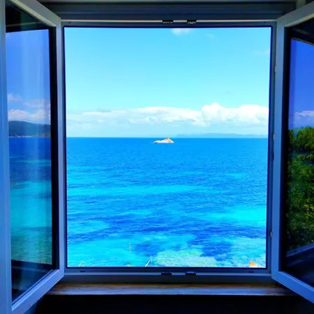 Apartment Ghiaie Sea View